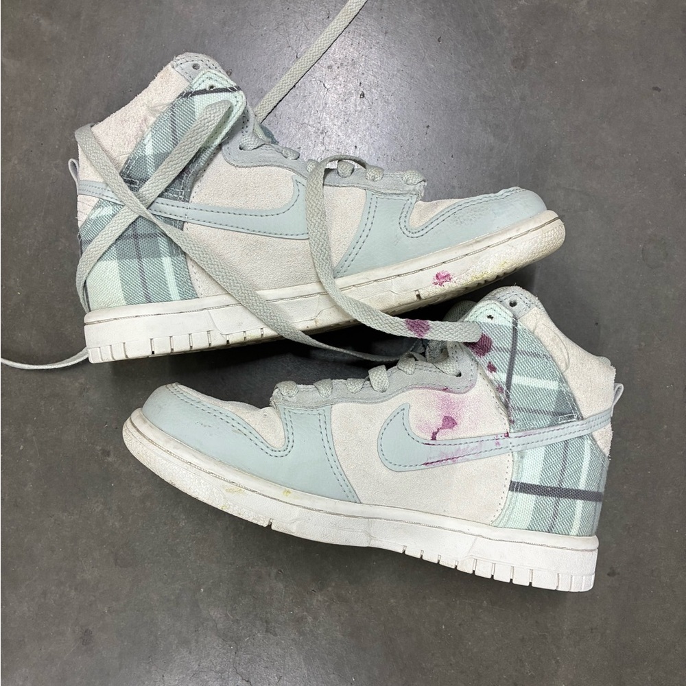 Nike Sneakers in Light Gray and White